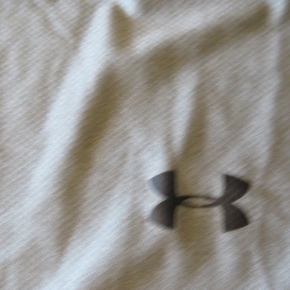 Grey Fitted Under Armour Top Size Medium - Picture 2 of 6
